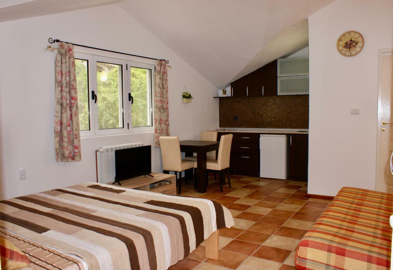 Studio Apartments Morinj Экстерьер фото