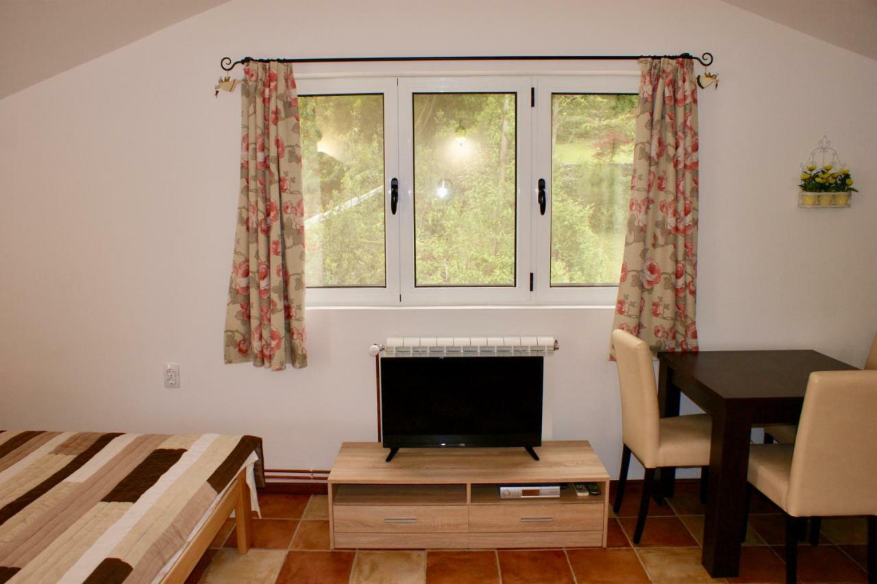 Studio Apartments Morinj Экстерьер фото