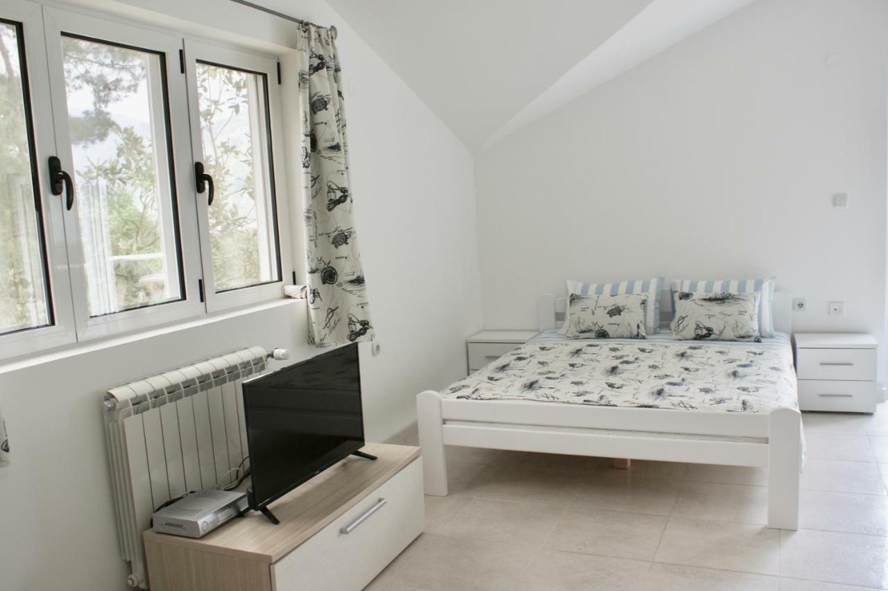 Studio Apartments Morinj Экстерьер фото