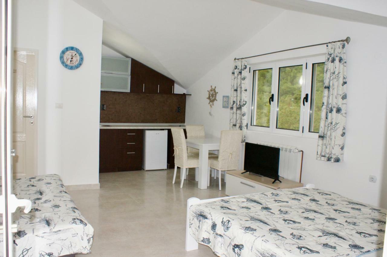 Studio Apartments Morinj Экстерьер фото